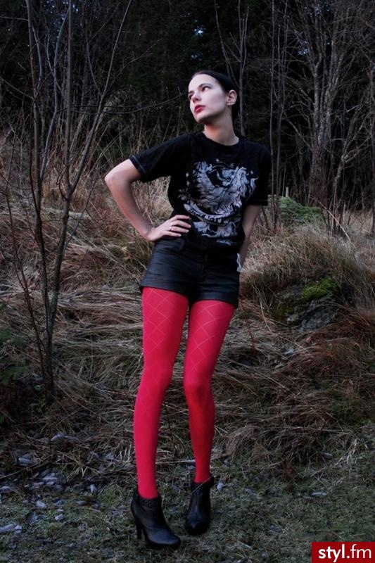 Jeżeli zdjęcie znajduje się już w galerii poproszę o link - Moda uliczna Inne Moda