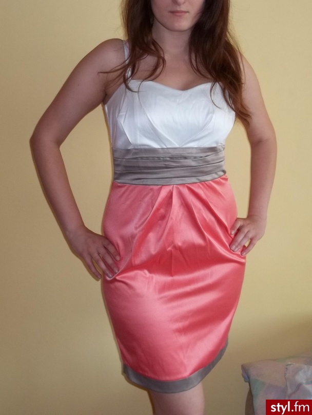Kobiety, doradźcie jakie buty i torebka do tej sukienki??? Chodzi mi o kolor ;) - Sukienki Moda
