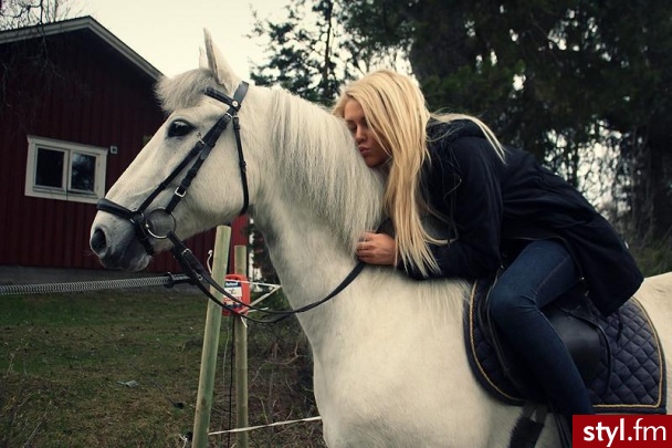 Blond Rozpuszczone Proste Na co dzień Średnie Fryzury