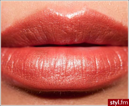 CoverGirl Hypnotic Lip Perfection Lipcolor - Dzienne Makijaże