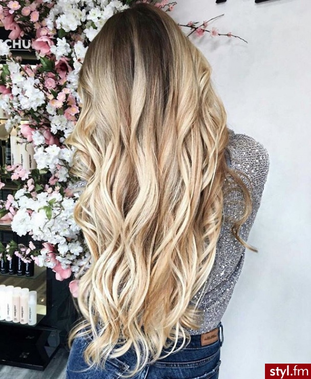 Blond Rozpuszczone Kręcone Na co dzień Długie Fryzury