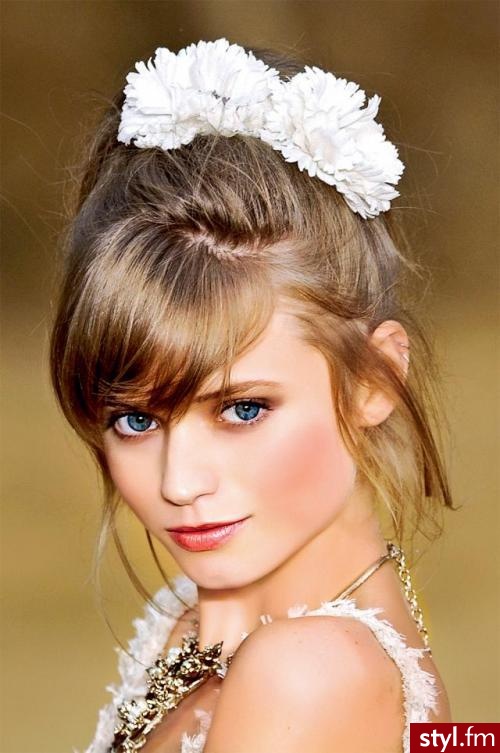 Średnie Fryzury