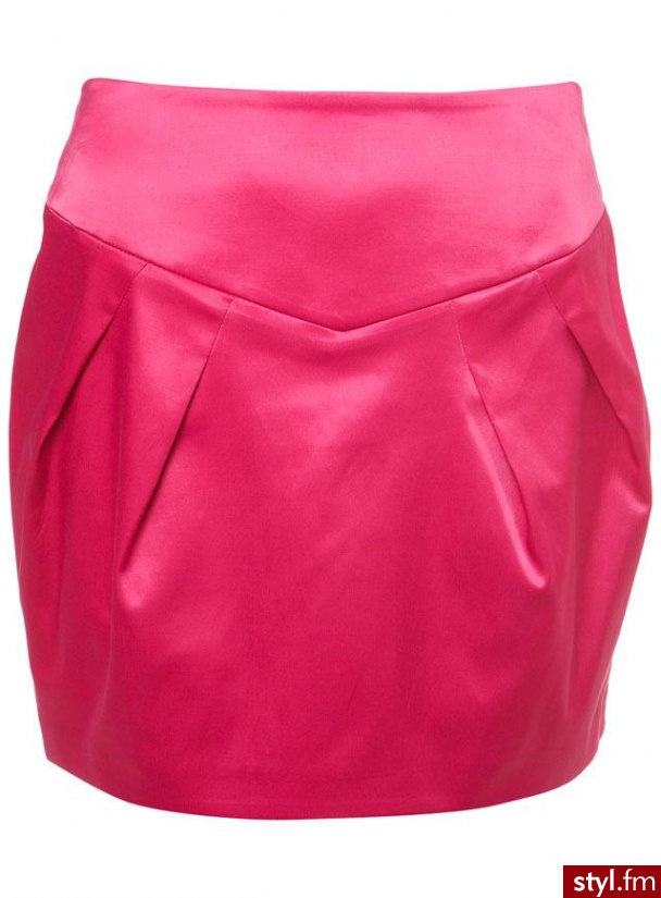 TRENDY na 2009 rok !!!!. Jednym z trendów jest łączenie jasnych róży i czerwieni z neonami zmixowanymi z geometrią a monochromatycznymi odciskami kwiatów.
Dodatki powinny mieć ducha lat \'80.
Zdobione powinny być złotymi okuciami.
Do tego wysokie  - Pozostałe Ciuchy Moda