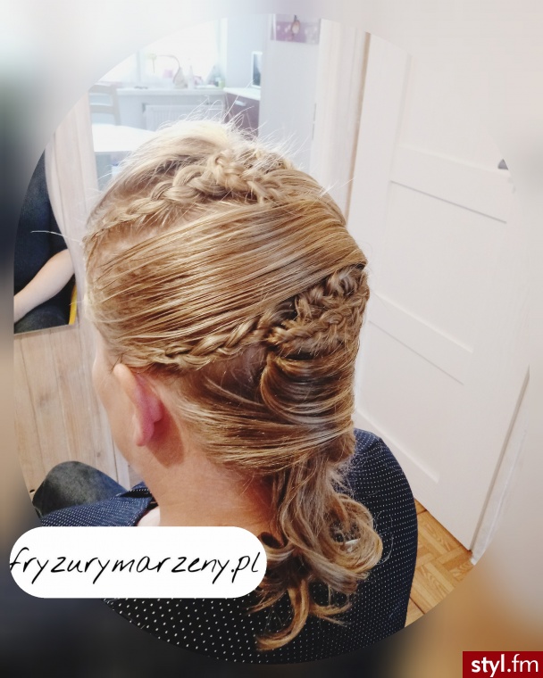 Dojrzałe upięcie - Średnie Fryzury