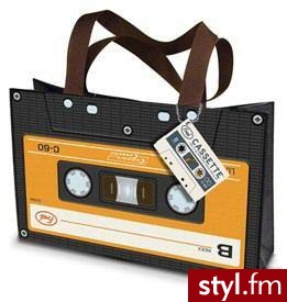 http://www.allegro.pl/item375805785_torebka_kaseta_torba_oldschool_emo_retro_vintage.html - Pozostałe Torebki Moda