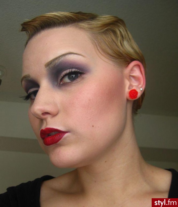 TWENTIES. Lips:
MAC Brick lipliner
Wet n' Wild Cherry Bomb - Makijaże