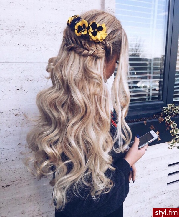 Blond Rozpuszczone Kręcone Na co dzień Długie Fryzury
