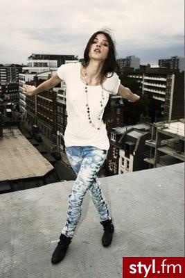 Jeżeli zdjęcie znajduje się już w galerii poproszę o link - Moda uliczna Inne Moda