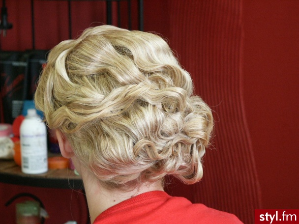 Białystok Salon Fryzjerski La Donna - Wieczorowe Średnie Fryzury