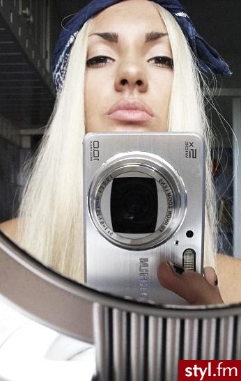 Chciałam sie afrbnąć niedlugo na blond bo nigdy nie mialam a cholernie mnie kusi. Co o tym myslicie? - Blond Rozpuszczone Proste Na co dzień Długie Fryzury