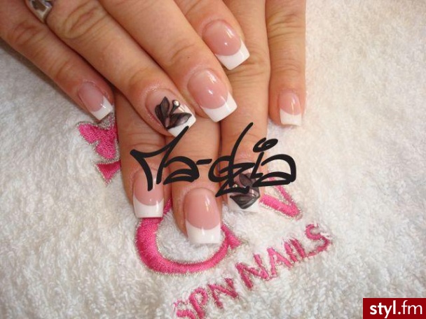 French kamuflaż + kwiatki akrylowe + cyrkonie Swarovskiego - Paznokcie