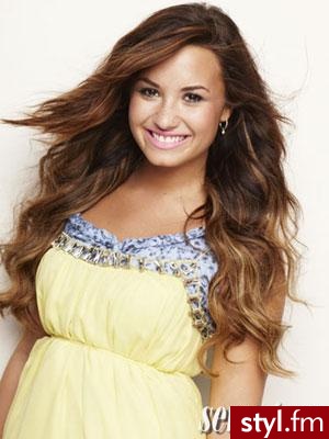 Demi Lovato - Topy Ciuchy Moda