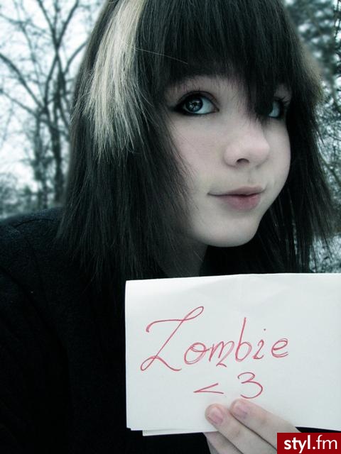 taki dość nadmuchany ryj. ajm soł sory xD - EMO Alternatywne Średnie Fryzury