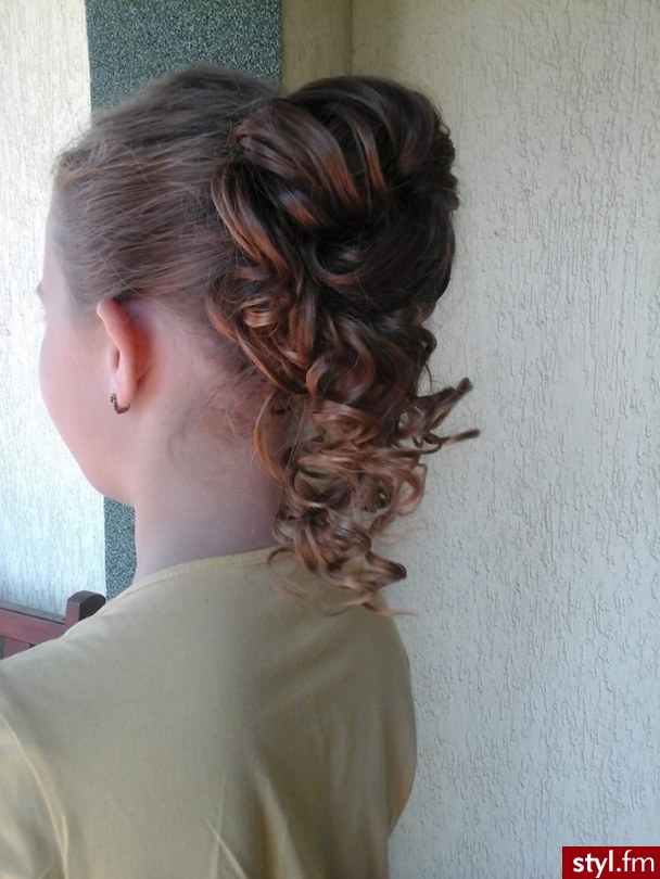 Blond Upięcie Kręcone Wieczorowe Średnie Fryzury