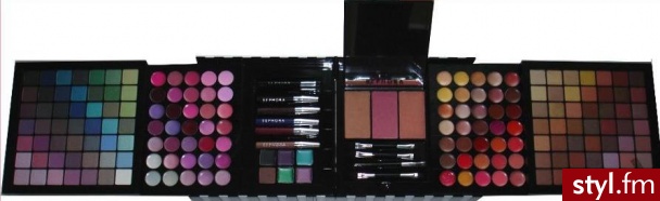 Sephora 180 kolorów. paleta do makijażu marki SEPHORA 180 kolorów z lusterkiem

zestaw składa się z:
- 98 * cień do powiek
-70 * błyszczyk do ust
-1 * tusz do rzęs
- 6 * eyeliner
- 5 * kredka do oczu
- 3 * róż do policzków
- 2 * dwustronny pędzel - Makijaże