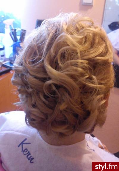 Blond Upięcie Kręcone Wieczorowe Średnie Fryzury
