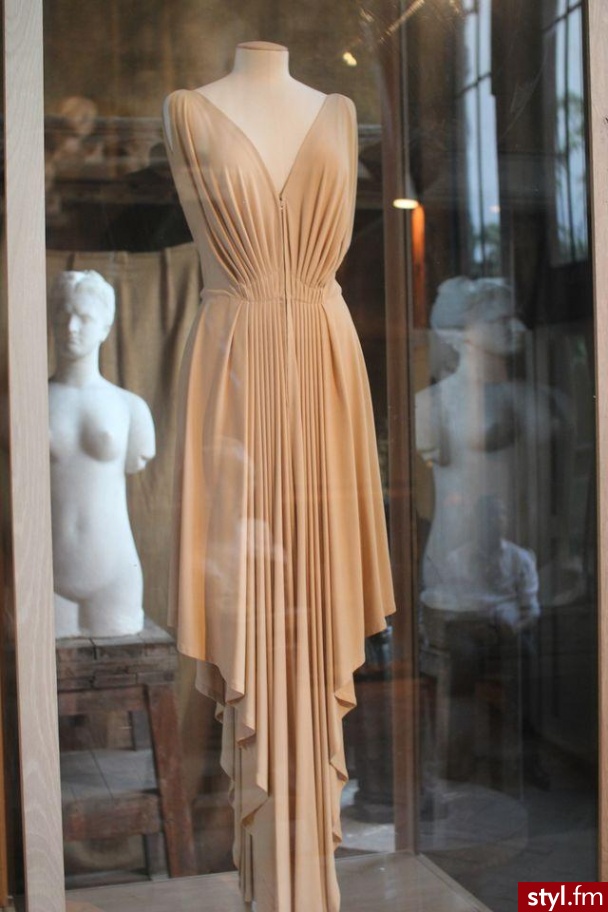 Sukienki Moda