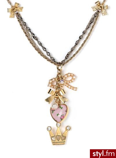 Ten naszyjnik od Betsey Johnson na pewno zrobi z Ciebie królową. ;) Cena: $50 - Pozostałe Dodatki Moda