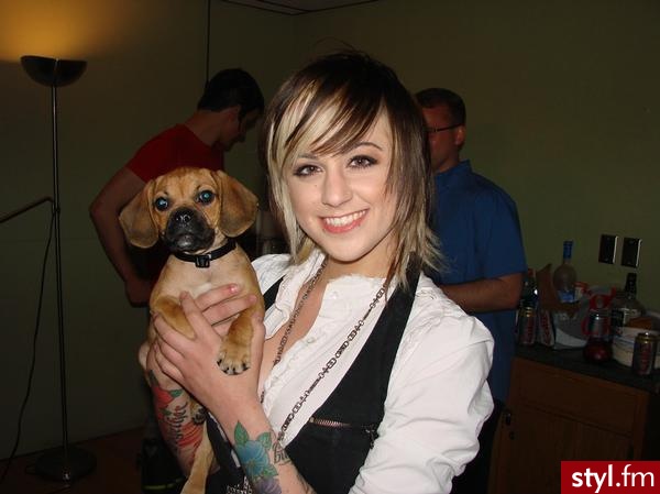 Shiny Toy Guns - Średnie Fryzury