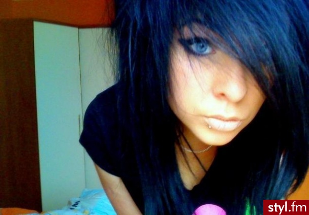 ;]. ;] - EMO Alternatywne Średnie Fryzury