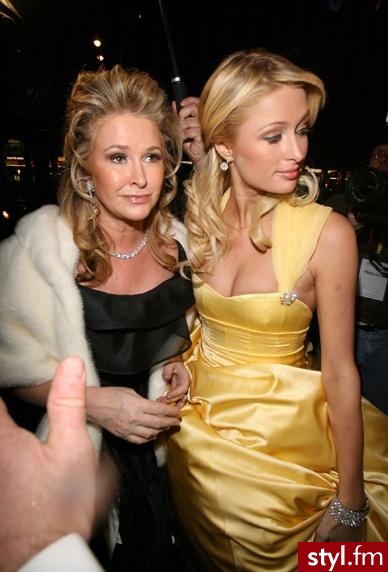 Paris Hilton z mamą ;) - Pozostałe Ciuchy Moda