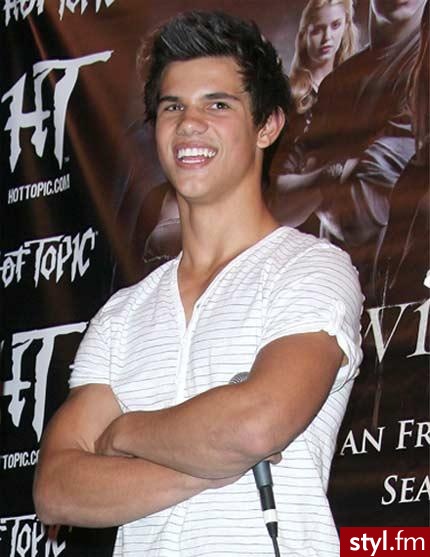 Taylor Lautner:D - Średnie Męskie Fryzury