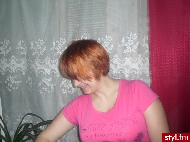 od wczoraj wiewióreczka :):) - Rude Rozpuszczone Proste z grzywką Na co dzień Krótkie Fryzury