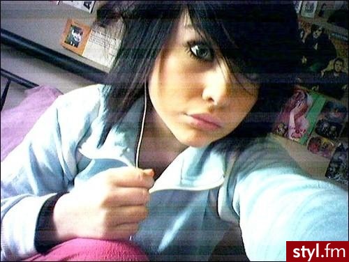 Model; Brookelle Bones McKenzie. - EMO Alternatywne Średnie Fryzury