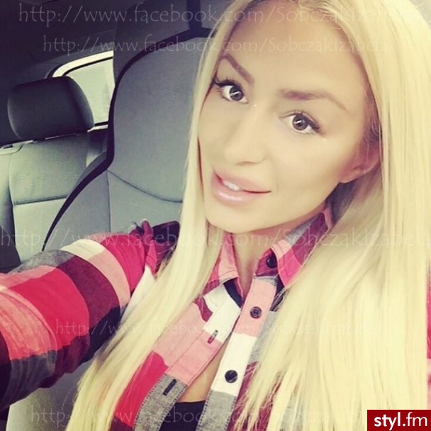 wiecie co to za dziewczyna? Na pewno nie Izabela Sobczak, tak jak jest podpisane.  - Blond Rozpuszczone Proste Na co dzień Długie Fryzury