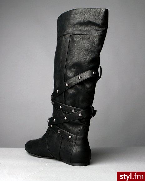Jesienne kozaki na płaskiej podeszwie z rockowymi akcentami Baby Phat - 100$ - Pozostałe Buty Moda