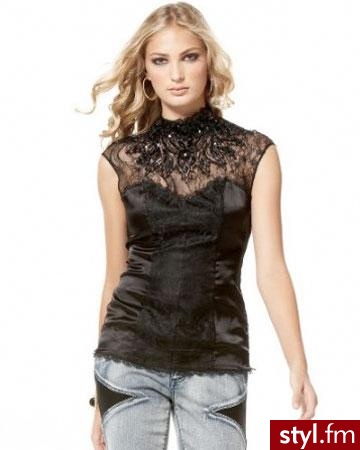 Bluzeczka od Bebe dostępna również w kolorze białym. Wykonana z jedwabiu, koronki i satyny, ozdobiona diamencikami. Cena: $79 - Pozostałe Ciuchy Moda