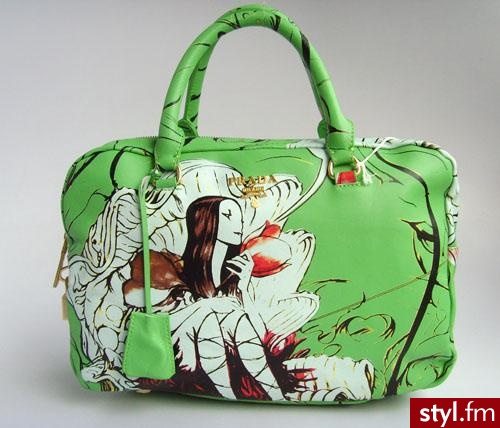 Prada
___
jak juz jest to prosze podaclinka,usunę:) - Pozostałe Torebki Moda