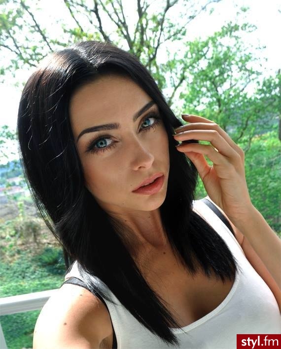 Średnie Fryzury