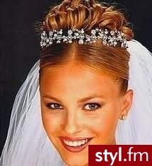 fryzury na studniówke. Fryzury ślubne, wieczorowe. fryzury na studniówke - Internetowy Katalog Fryzur IKF.com.pl, propozycje fryzur na każdą okazję np. katalog fryzur - Ślubne Średnie Fryzury