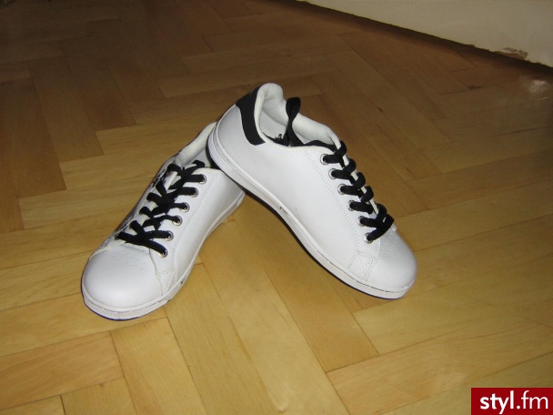 buty z deichmann. a te buty były na półce (ostatnia para) przecenione z 79 na 19 :D 
moze i beznadziejne z wyglądu ale mysle ze nawet sie opłacało - Pozostałe Buty Moda