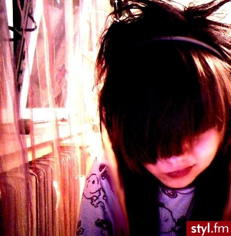 Lakier Taft Czarny + ręce^^ - EMO Alternatywne Średnie Fryzury