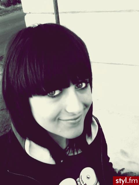 Średnie Fryzury