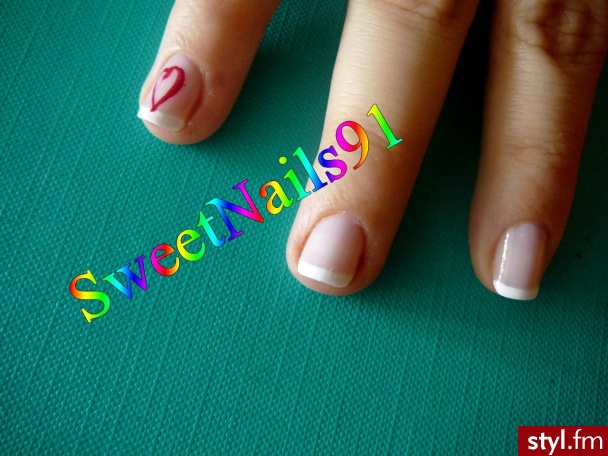 nails. French + Serduszka :) - Paznokcie