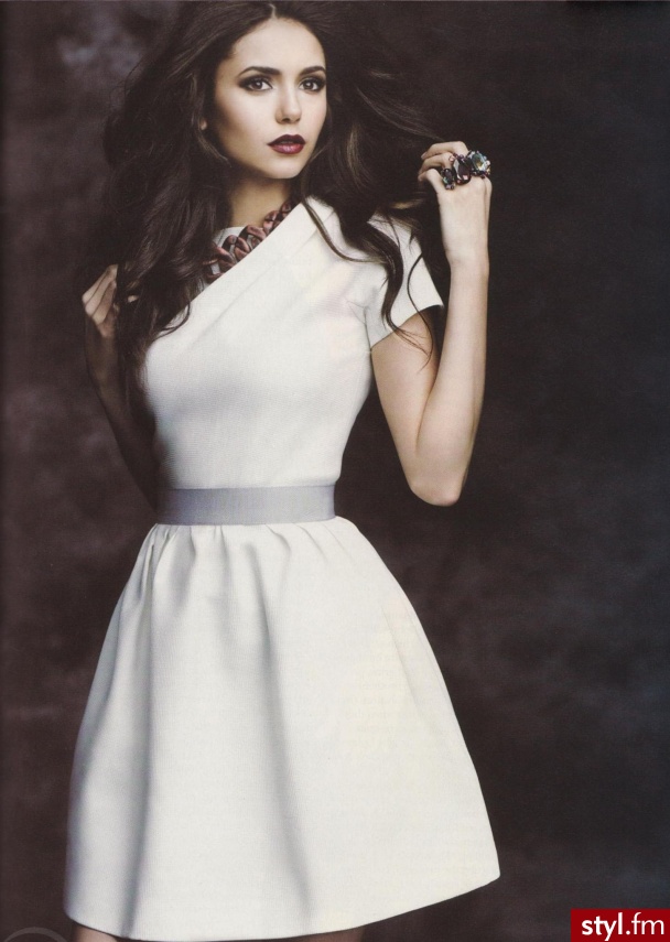 Nina Dobrev - Sukienki Moda