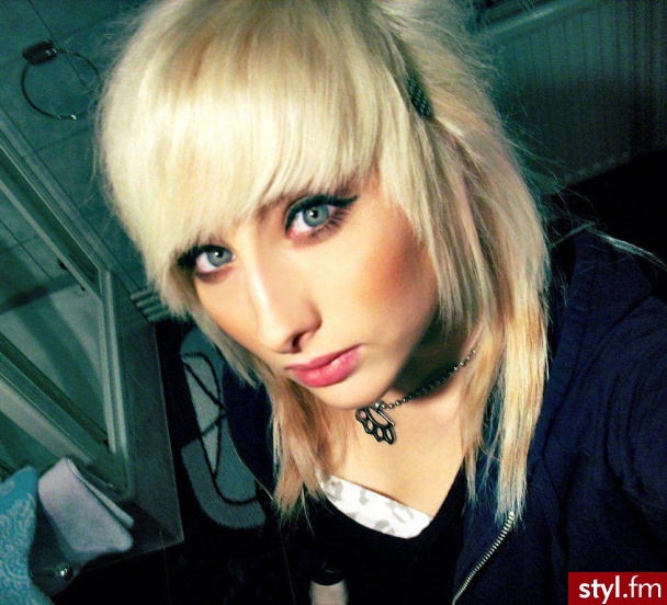 Średnie Fryzury