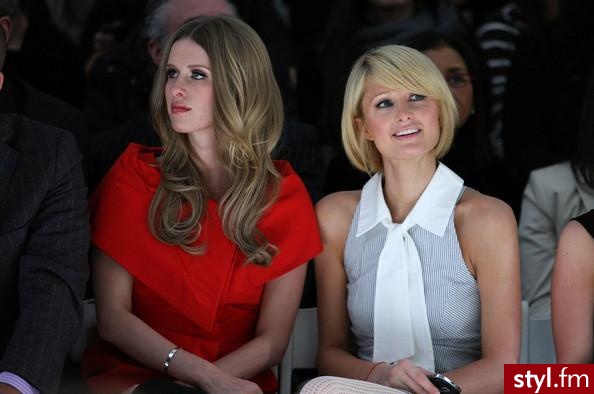Nicky Hilton and Paris Hilton - Moda uliczna Inne Moda