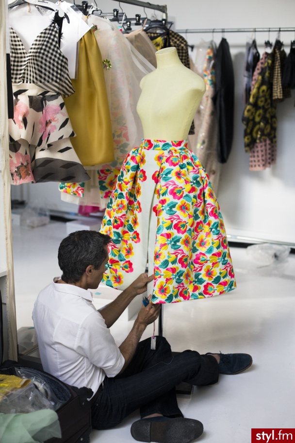 Średnie Spódnice Moda