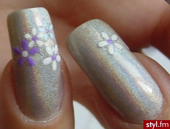 cudny lakier :). sally hansen nail prisms nr 01, dnia trzeciego :D - Paznokcie