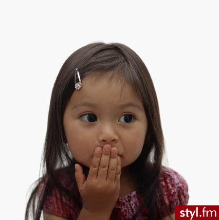 Słodka ta mała ;pp - Średnie Fryzury