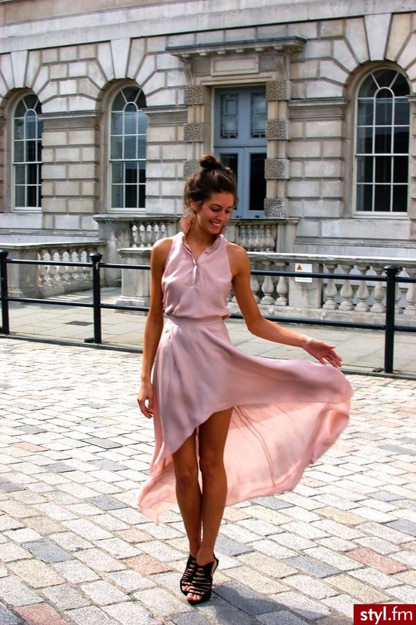 Sukienki Moda