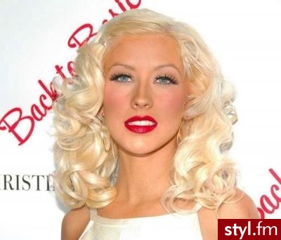 Na fotce Christina Aguilera - Kręcone Na co dzień Średnie Fryzury