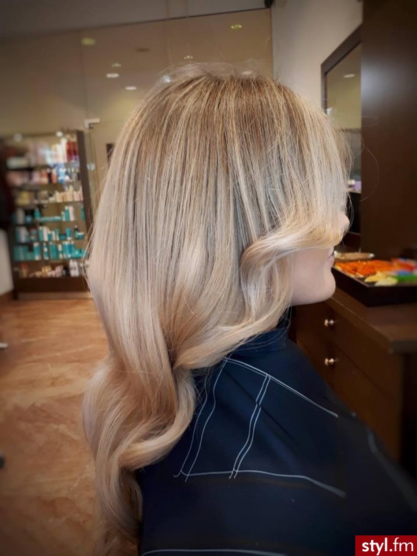 fryzjer warszawa sombre z Olaplex salon for hair moonlight secret - Blond Rozpuszczone Proste Na co dzień Długie Fryzury
