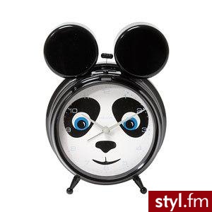 Budzik Panda . Uśmiechnięta panda z czarnymi łatkami wokół oczu obudzi dziecko do szkoły o wyznaczonej godzinie. Mały młoteczek uderza w metalową obudowę. - Gadżety Inne Moda