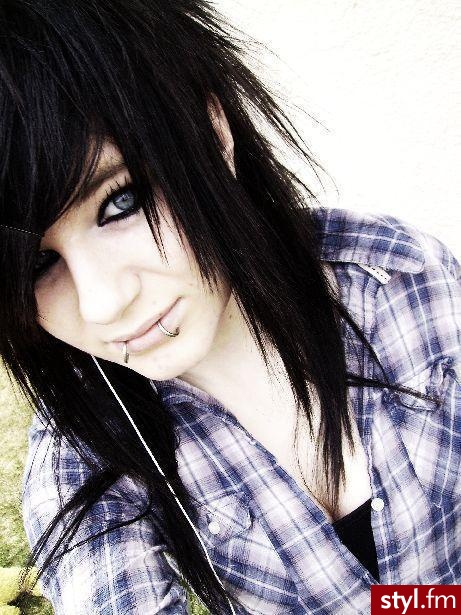 to nie moja fotka ^^ jeżeli to zdjecie znajduje sie juz w galerii prosze napisac, to usune xd - EMO Alternatywne Średnie Fryzury