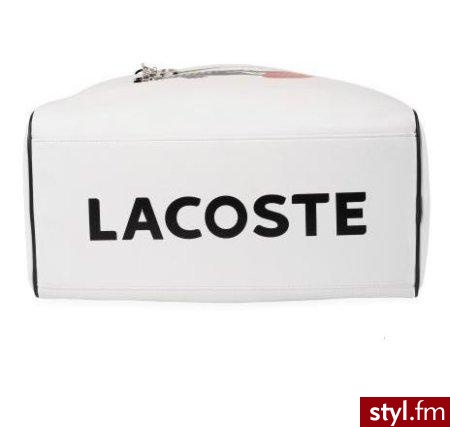 Logo marki Lacoste jest bardzo charakterystyczne. Na torbie z limitowanej serii Fresh Fruit pojawiło się nowe oblicze krokodyla.Torbę można kupić w internetowym sklepie LUISAVIAROMA. Kosztuje 75 euro. - Pozostałe Torebki Moda
